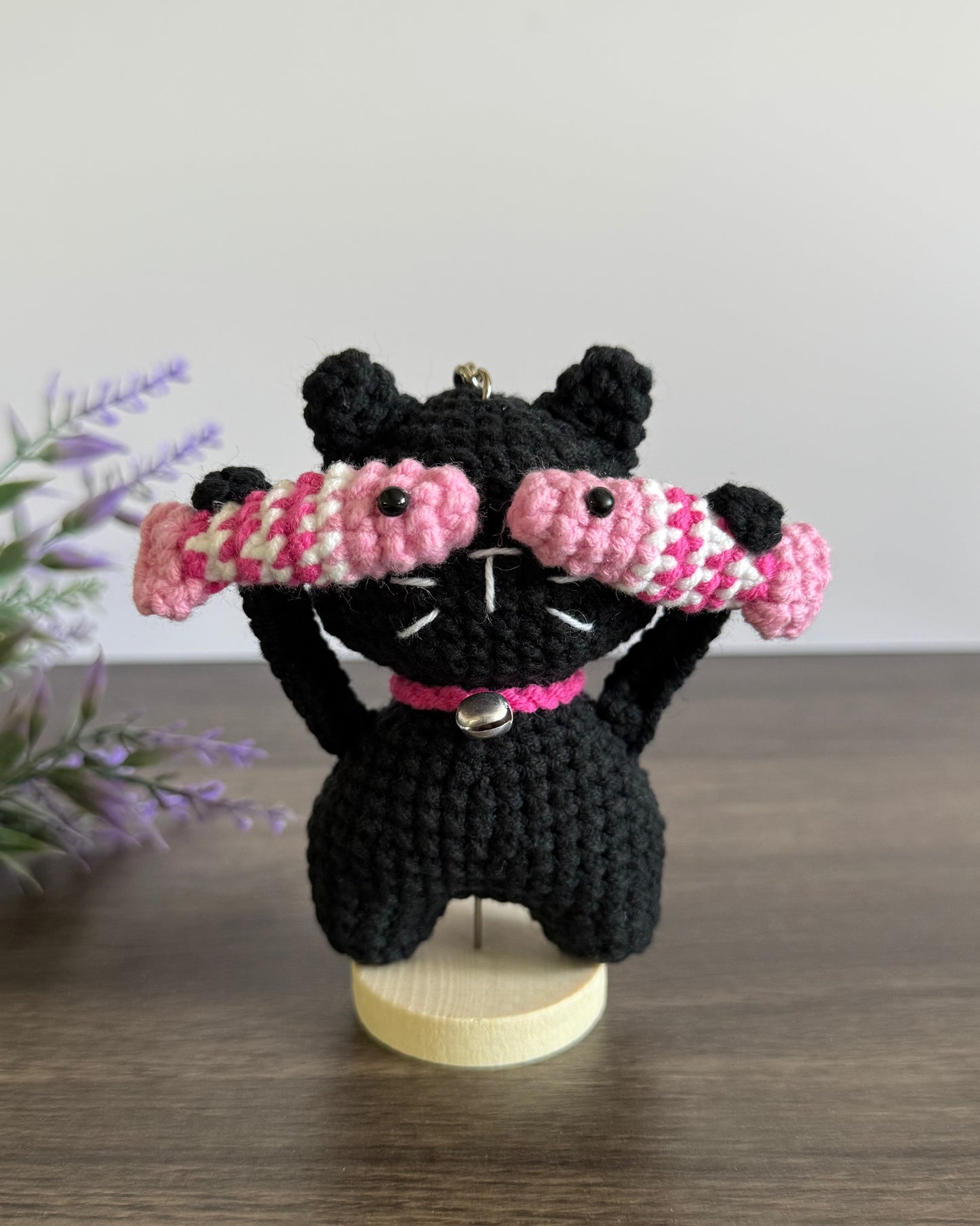 Black Cat with Pink Fishes Kaychain
